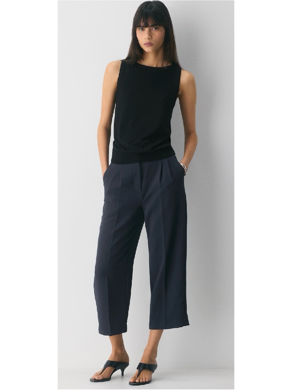 Classic Wide-Leg Crop Pants in Navy